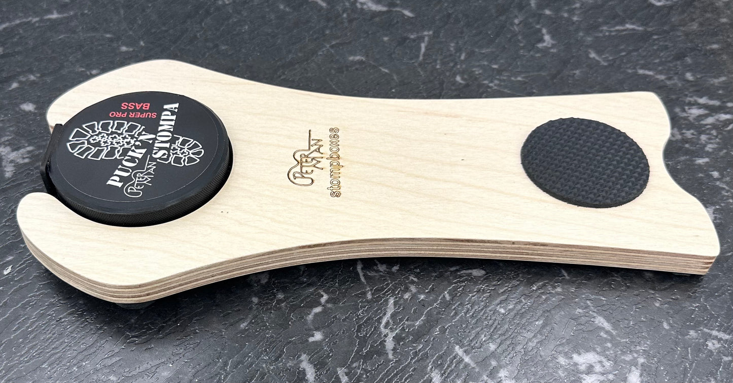 Mega Stomp professionelle Effektpedalbox mit Bass-Sound-XLR-Stecker.