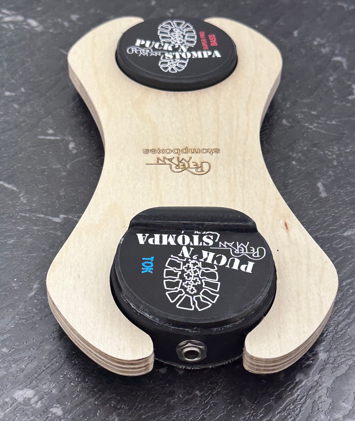 Mega Stomp Dual Professional Stomp Box mit Bass- und Tok-Sounds.