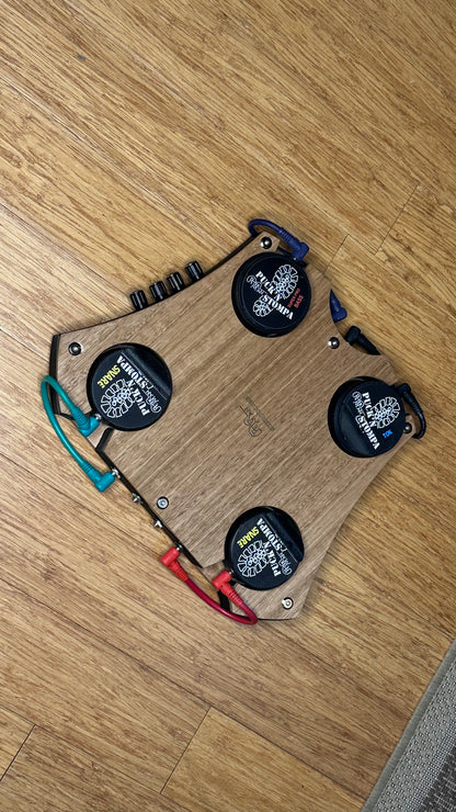 Applecrate quad professional stomp box with bass, snare and Tok sounds w/mixer.